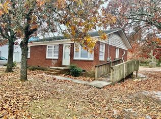 206 S 7th St, Spring Lake, NC 28390