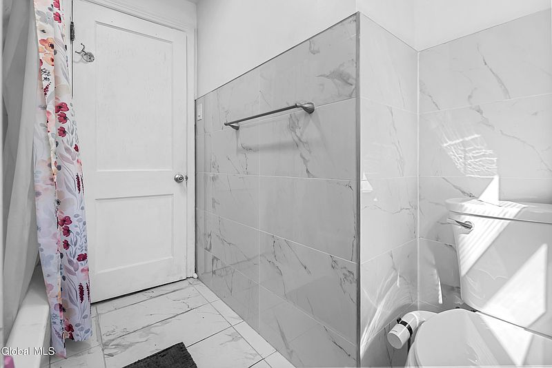 5th image of 81 Hazelhurst Avenue