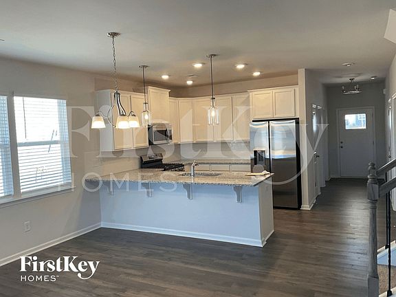 3rd image of 422 Stonefence Dr