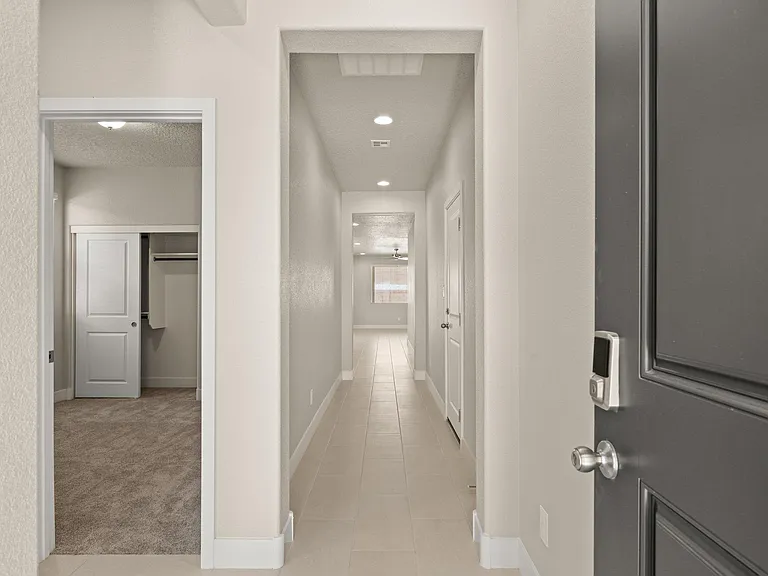 6801 Cleary Loop NE — Photo 4