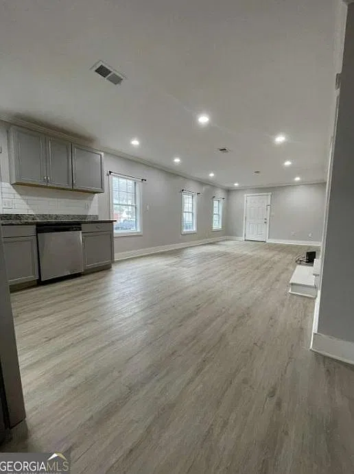 2161 Park Terrace — Photo 2