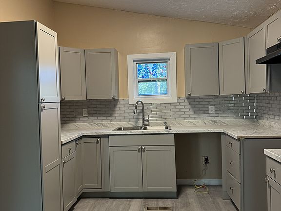 3rd image of 65 Pine Hill Dr