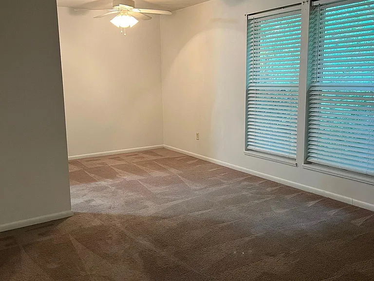 Living/dining area