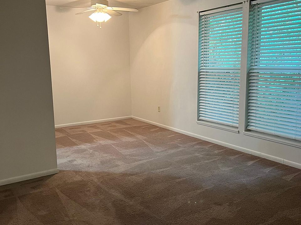 Living/dining area