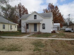 629 S Locust St, Wellsville, KS 66092