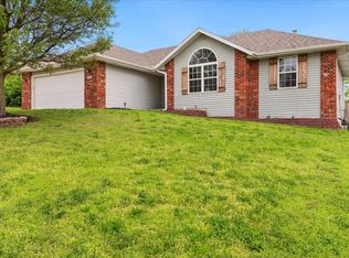 576 S Kings Gate Ct, Nixa, MO 65714