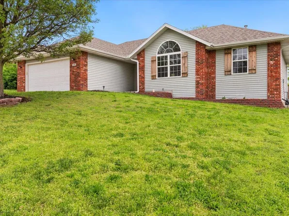 576 S Kings Gate Court, Nixa, MO 65714