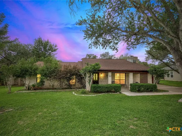 150 Oak Creek Cir, Luling, TX 78648