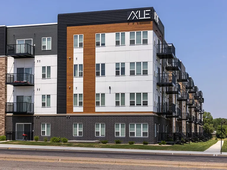 Axle Apartments — Photo 21