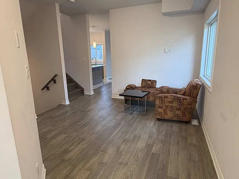 103 McLaughlin St — Photo 2