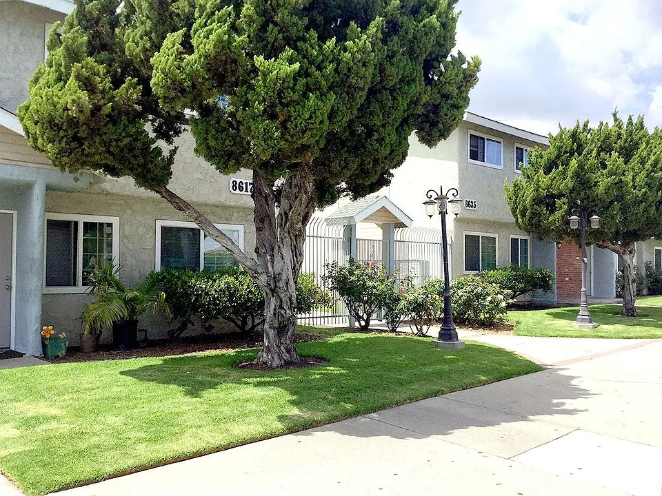 8627 Wilbur Ave #2