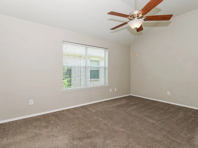 1328 Riviera Dr — Photo 8