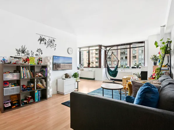 4-74 48th Avenue image 1 of 7