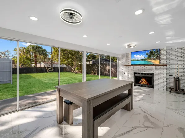 3954 Coconut Cir N, Naples, FL 34104