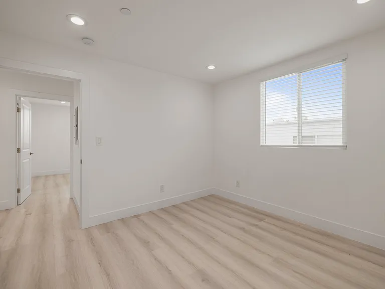 637 N Kingsley Dr #1/2 — Photo 12