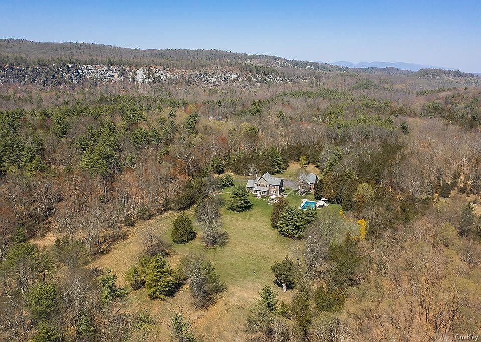 1st image of 116 Woodstock Ln