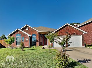 300 Adrian Ct, Mesquite, TX 75150