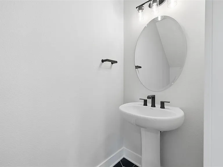 4208 W Carmen St #D — Photo 21
