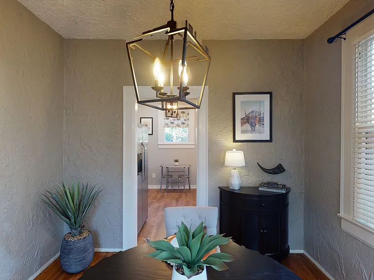1827 Capitol Ave — Photo 9