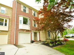 108 W Locust St, Occoquan, VA 22125