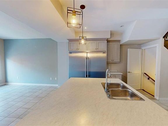 3rd image of 64 Soho St