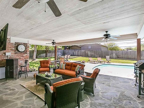 2nd image of 1108 Sierra Dr