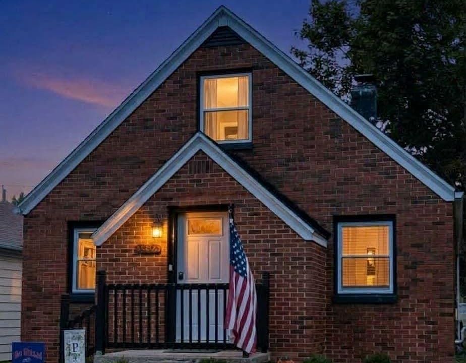 1st image of 2425 Lynn Ave