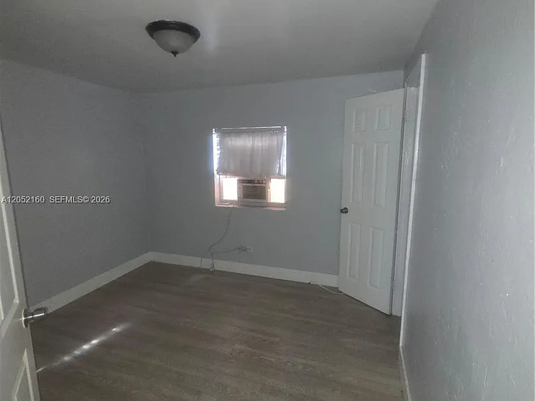 4017 SW 24th St #4 — Photo 2