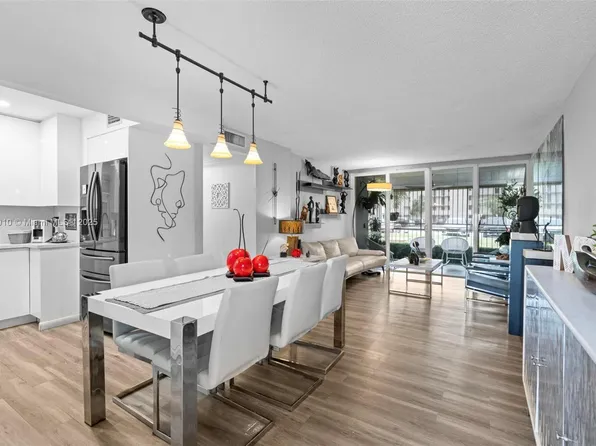 860 NW 87th Ave APT 104, Miami, FL 33172