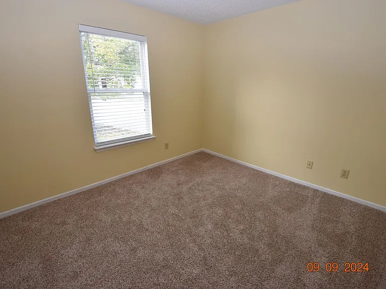 658 Florence Dr — Photo 10
