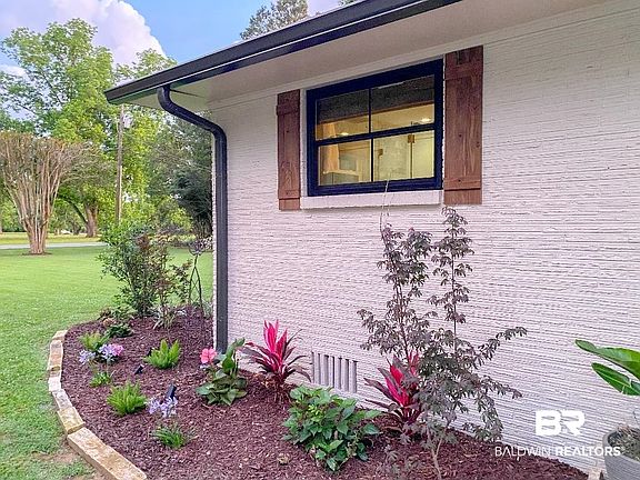 5th image of 8725 Morphy Ave