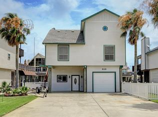 310 Admiral Cir, Tiki Island, TX 77554