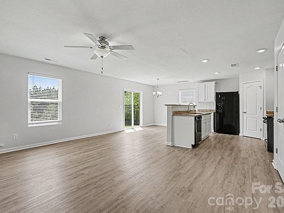 3rd image of 3915 Rosfield Dr