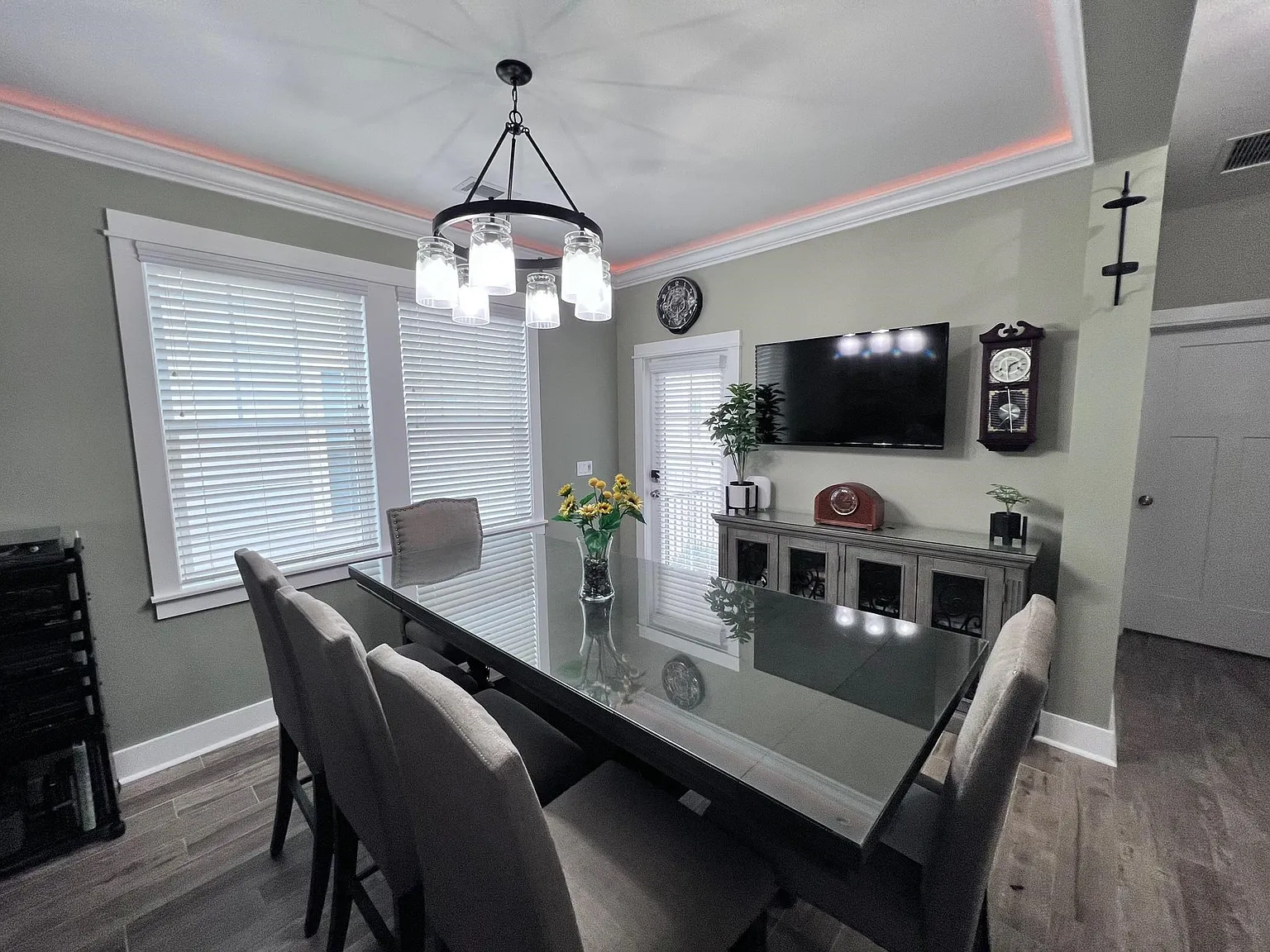 3 bed, 2.5 bath, 1967 sqft, $3,199 — Photo 4
