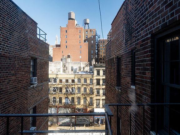 4th image of 212 W 22nd St APT 6H