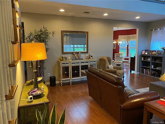 2nd image of 57 Stoneleigh Dr