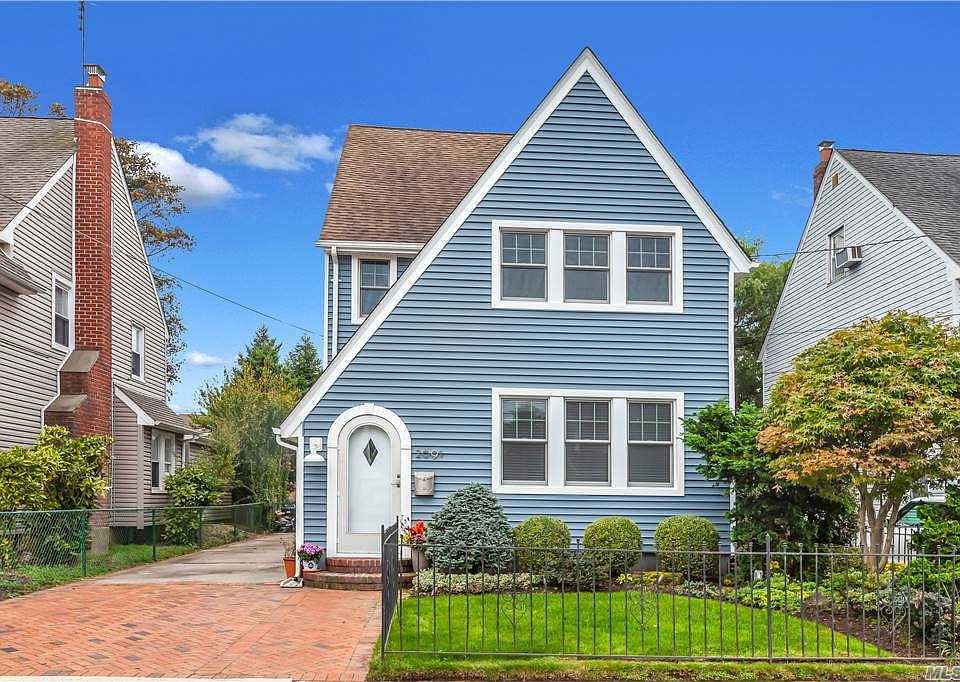 1st image of 2691 Magee Pl
