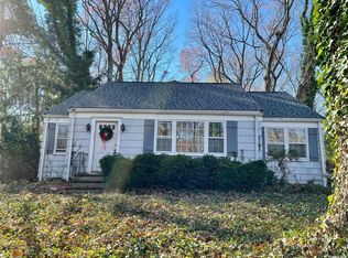 58 Mud Rd, Setauket, NY 11733