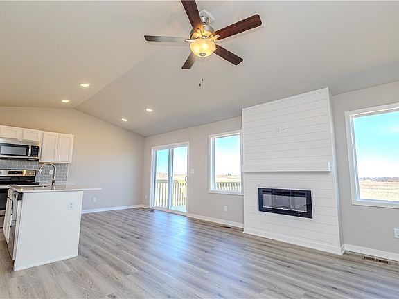 3rd image of 316 NE Driftwood St