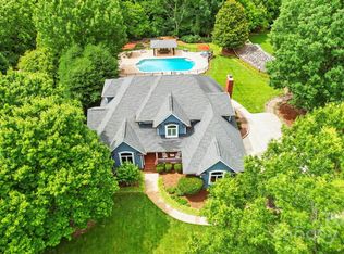 1042 Heather Glen Dr, Matthews, NC 28104