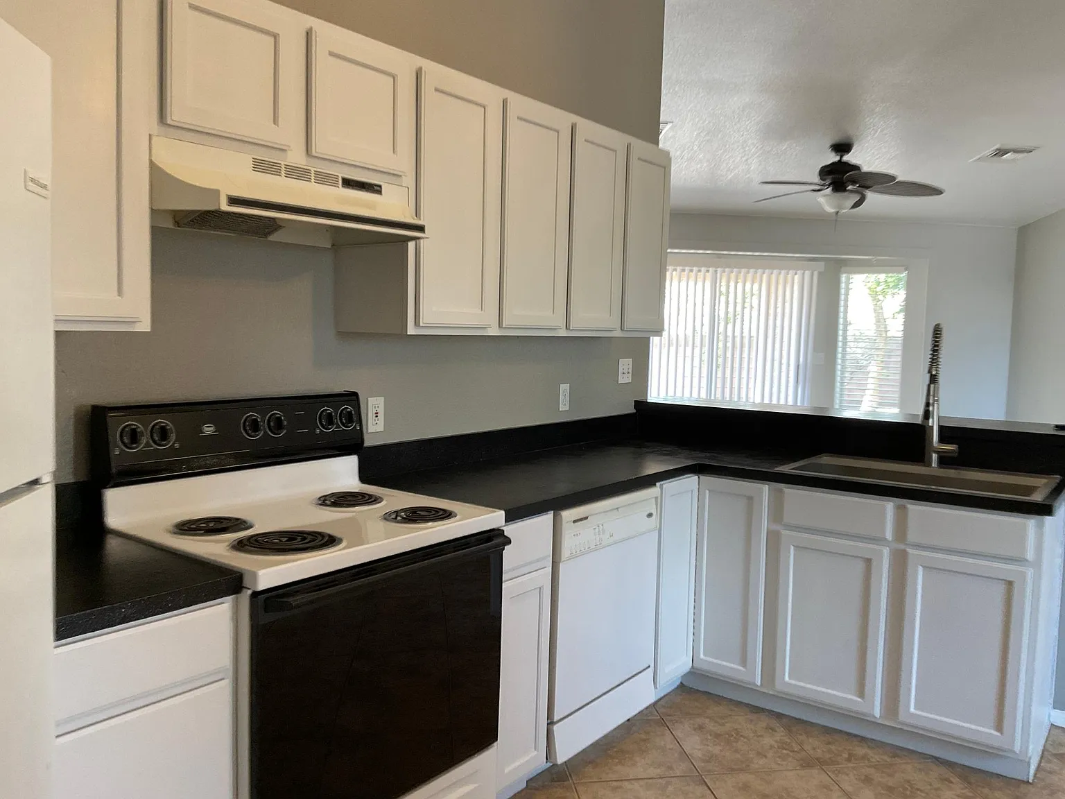 3 bed, 1263 sqft, $1,900 — Photo 4