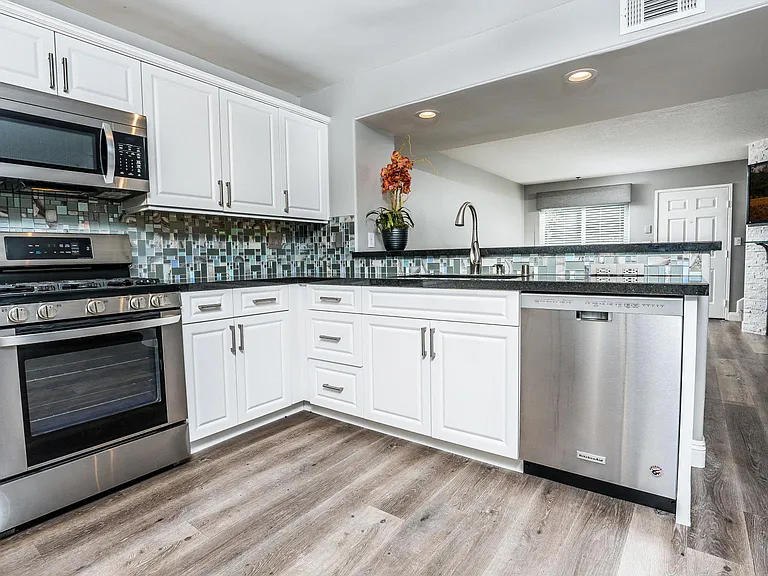 1154 N Sycamore Ave #7 — Photo 4