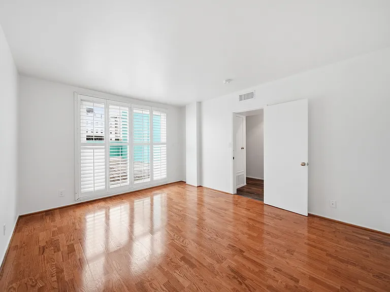 148 S Reeves Dr #8 — Photo 16