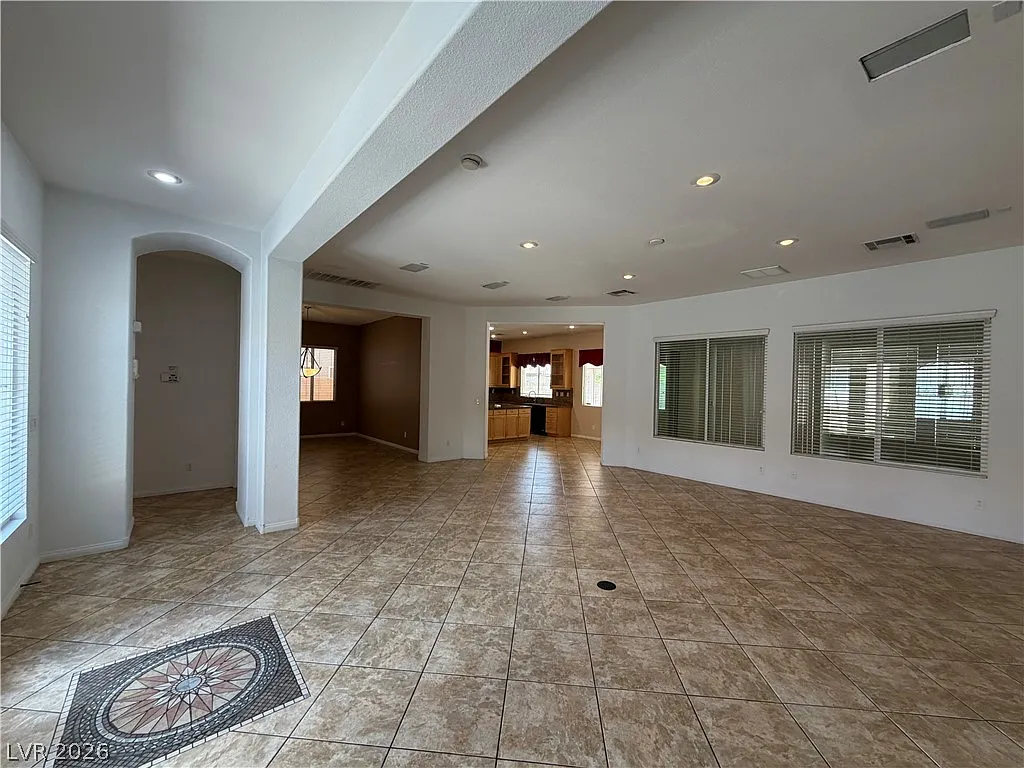 3 bed, 2.5 bath, 2764 sqft, $2,550 — Photo 4