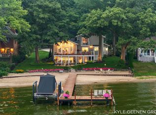620 Lawn Ave, Holland, MI 49424