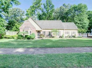 8205 Meadow Glen Dr, Germantown, TN 38138