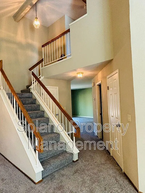 3 bed, 2.0 bath, 1712 sqft, $3,000 — Photo 4
