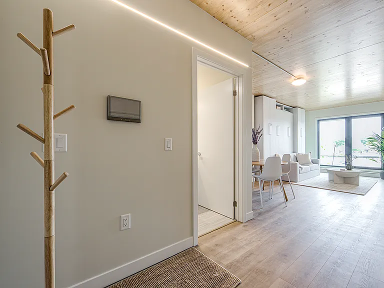 230 Royal York Rd — Photo 48
