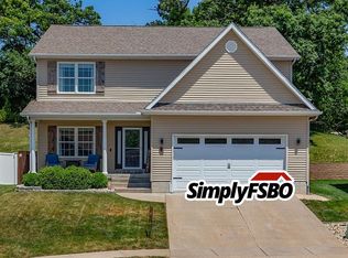 9 Frontier Ct, Le Claire, IA 52753