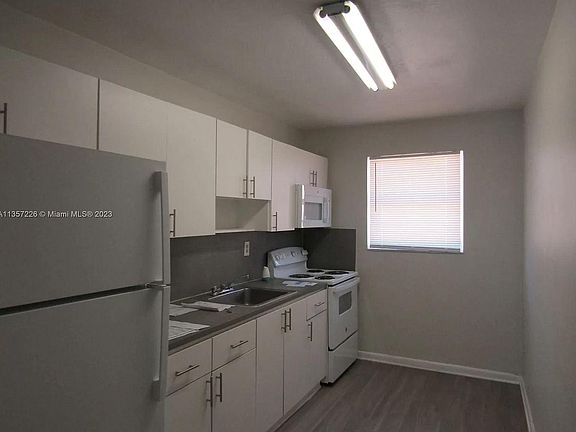 4th image of 199 W 29th St #2B-1Ba-771Sqft